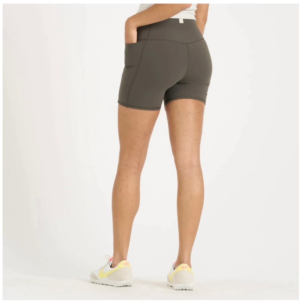 Never Worn, NWT Vuori Pocket Shorts